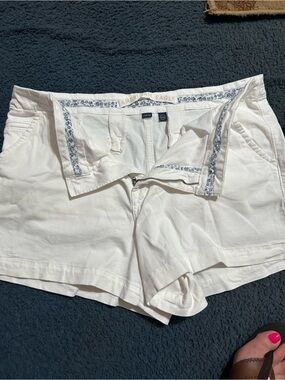 American Eagle Outfitters White High Waist Women's Shorts